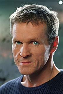 How tall is William Sadler?